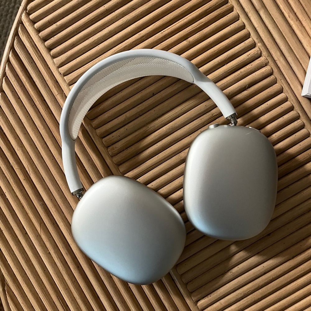 White Silver AirPod Max